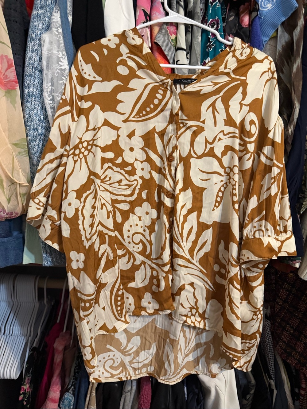 T Tahari woman button up shirt 2x